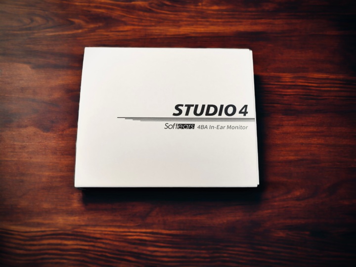 Softears Studio 4 Box